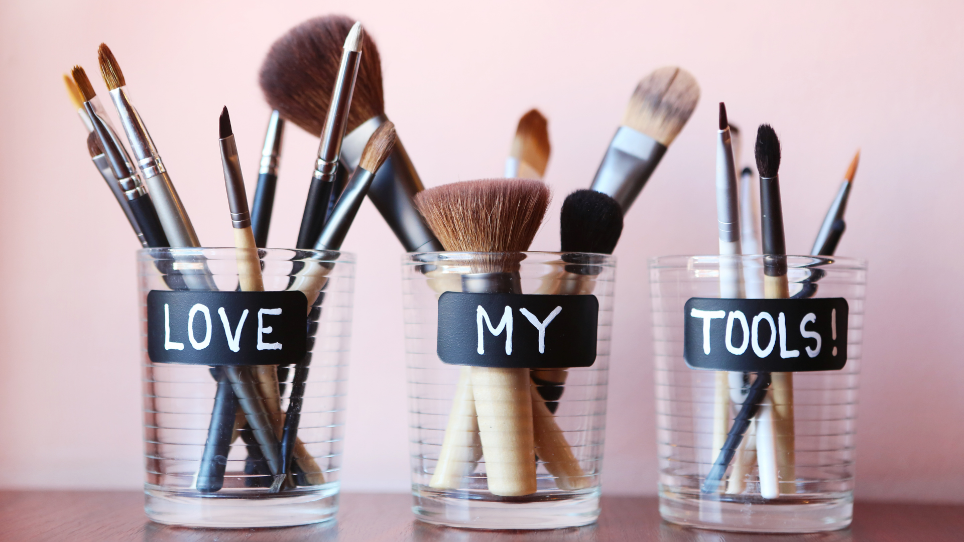 Las cinco brochas que tienen todos los profesionales y que ahora tienes que  conocer para un maquillaje perfecto